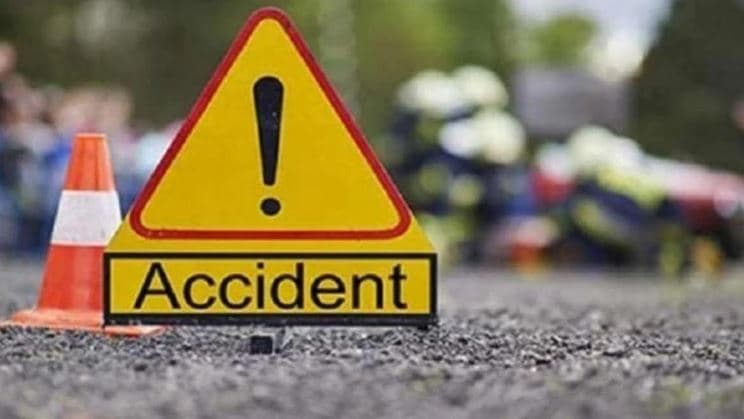 Road Accident: तेज रफ्तार डंपर ने बाइक सवार युवकों को रौंदा, दो की मौत