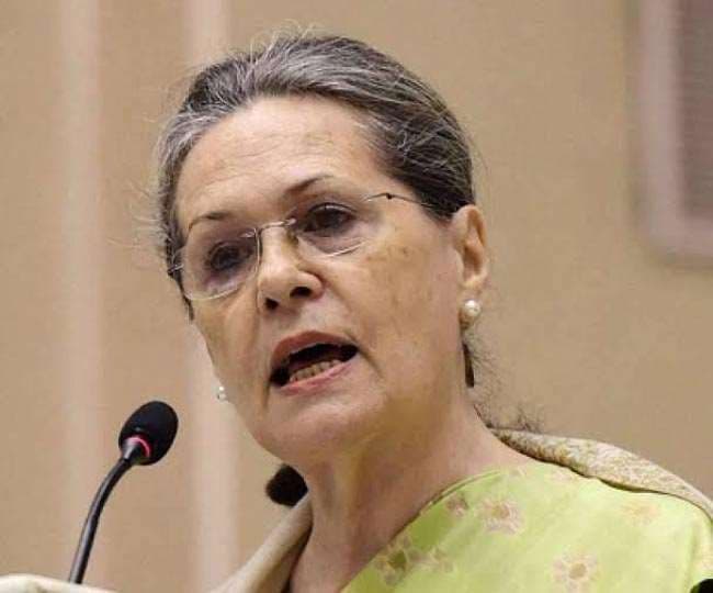 सोनिया गांधी की मांग- वैक्सीनेशन के लिए 45 से आयु घटाकर 25 साल करें सरकार