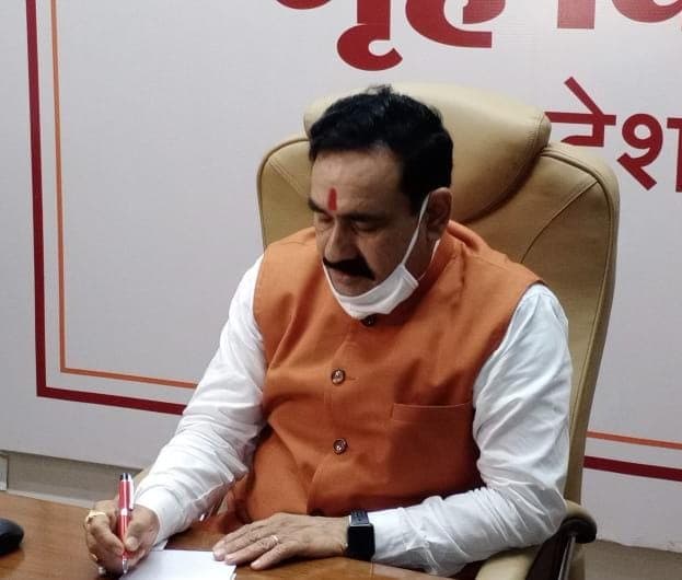गृहमंत्री नरोत्तम मिश्रा की बड़ी पेशकश, कोरोना वैक्सीन ट्रायल के लिए वालंटियर बनने को तैयार