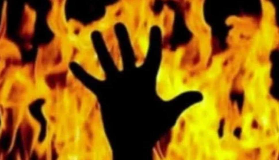 विधानसभा के सामने पूरे परिवार ने की आत्मदाह की कोशिश, पुलिस पर लगाया ये आरोप