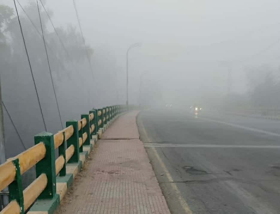 Gwalior- साल की अंतिम सुबह कोहरे की चादर ओढ़े मिला शहर, दतिया में पारा 2 डिग्री पर ठिठका