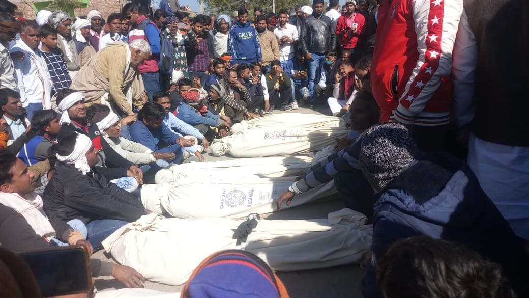 मुरैना शराब कांड : 11 की मौत के बाद बवाल, TI सस्पेंड, परिजनों का हंगामा, मौके पर भारी पुलिस बल