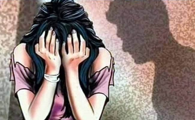 प्यार में जिसके लिए घर छोड़ दिया उसी ने दिया धोखा, बंधक बना किया दुष्कर्म, गिरफ्तार