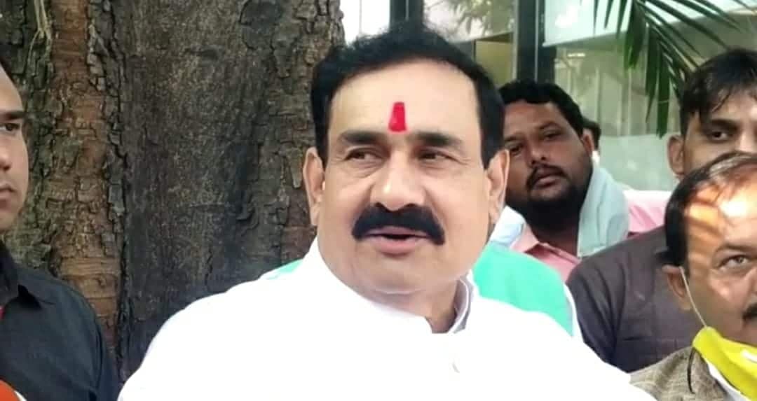 नरोत्तम का ममता पर हमला- हवाई चप्पल, सादा साड़ी पहनकर चल रहा ढोंग हुआ बेनकाब