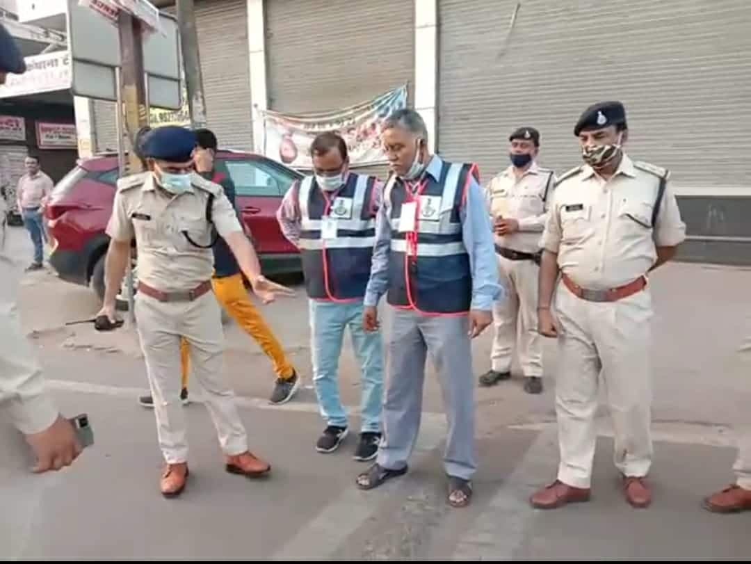Gwalior News: पहली बार सड़क पर उतरे ट्रैफिक वार्डन, संभाली यातायात व्यवस्था