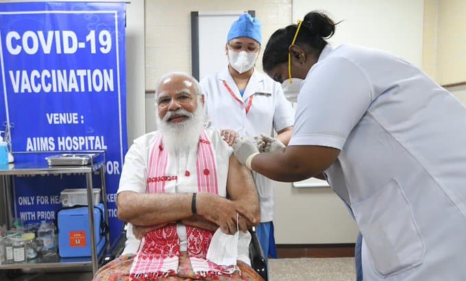 प्रधानमंत्री नरेंद्र मोदी ने ली को-वैक्सीन की पहली डोज, लोगों से की ये अपील