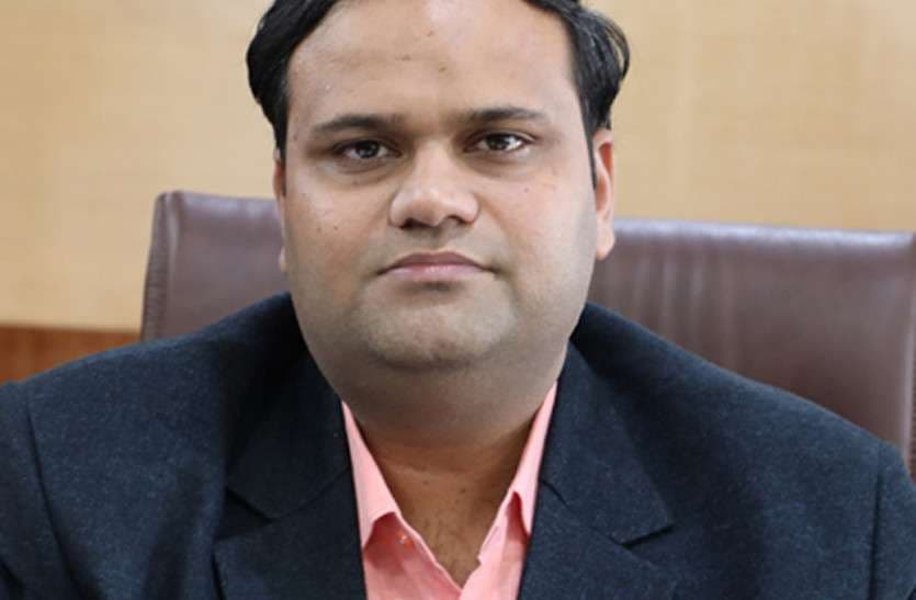 Vaccination के बाद भी जबलपुर कलेक्टर समेत 40 कोरोना पॉजिटिव, अधिकारी-कर्मचारियों में हड़कंप