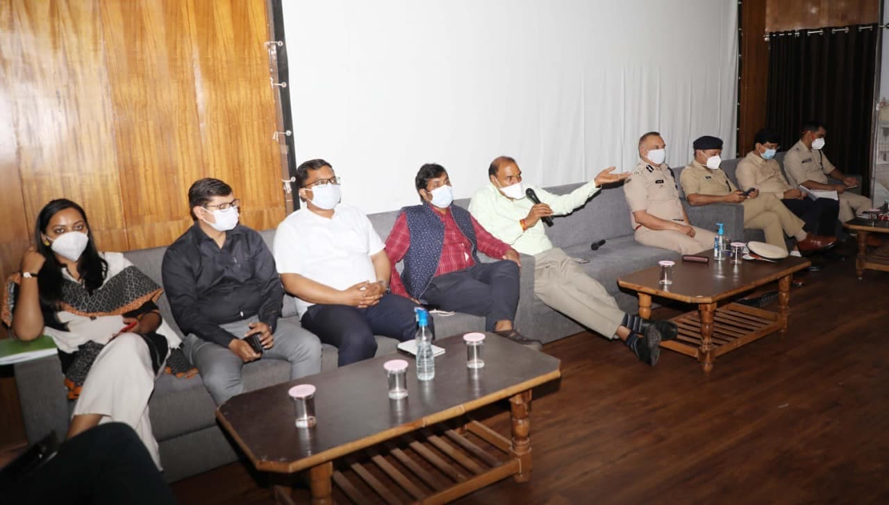 Gwalior News: वरिष्ठ अधिकारियों ने लिए कोरोना की रोकथाम से जुड़े कड़े फैसले