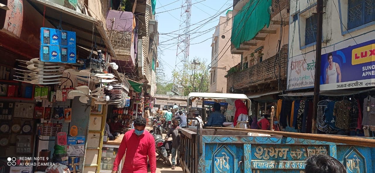 लॉकडाउन खुलते ही मुंगावली बाजार में दिखा लोगो का हुजूम, कोरोना नियमों की उड़ी धज्जियां