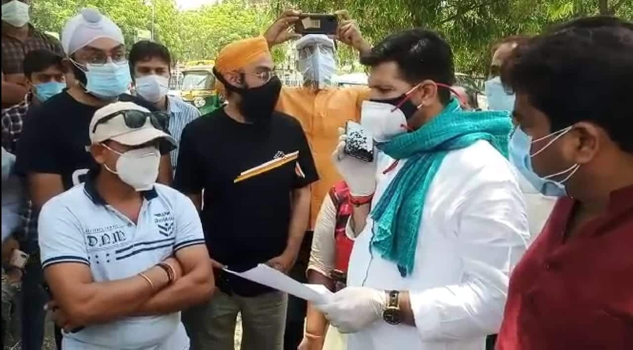 इंदौर के निजी अस्पताल में ऑक्सीजन की कमी, परिजन भटके, कांग्रेस ने संभाला मोर्चा
