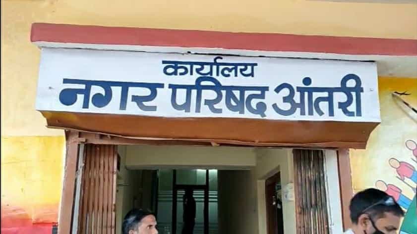 Dabra News : पूर्व नगर परिषद अध्यक्ष ने की CMO से अभद्रता,शासकीय कार्य में बाधा का मामला दर्ज
