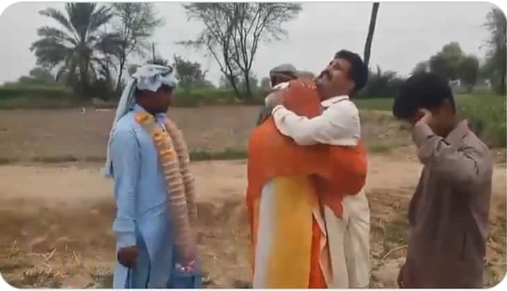 बेटी की विदाई पर पिता ने उठाई चप्पल, आईपीएस अधिकारी ने कहा- कोरोना को भी ऐसे ही भगाएंगे