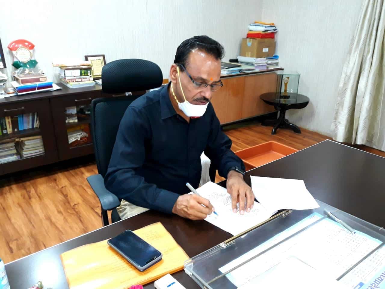 बड़वानी : कलेक्टर की मददगार संगठनों से अपील, ऑक्सीजन सिलेंडर दान करने को कहा