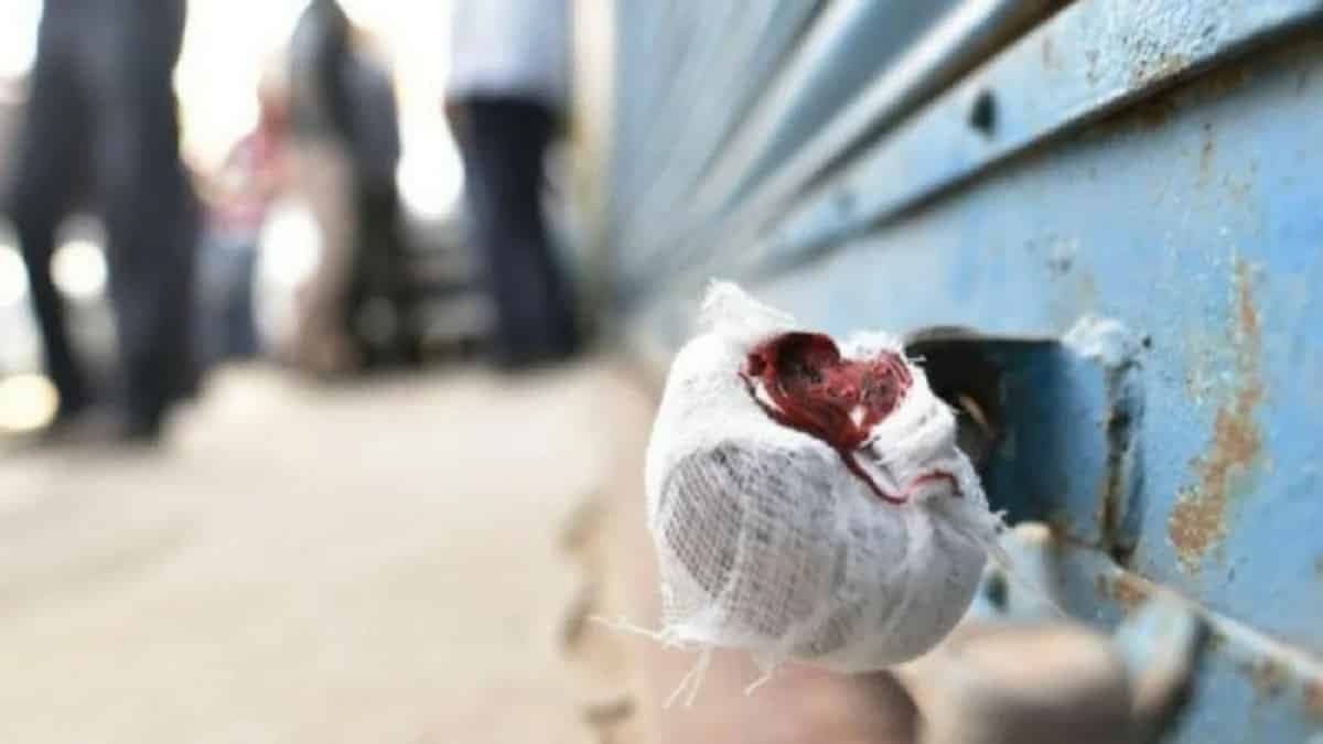 एसडीएम की बड़ी कार्यवाही, एमआरपी से ज्यादा राशि लेने पर 4 दुकानों को किया सील