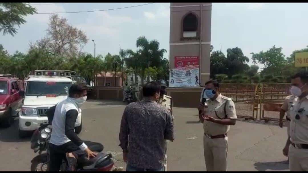 देवास में बढ़ते कोरोना से पुलिस प्रशासन सख्त, चालानी कार्यवाही शुरू