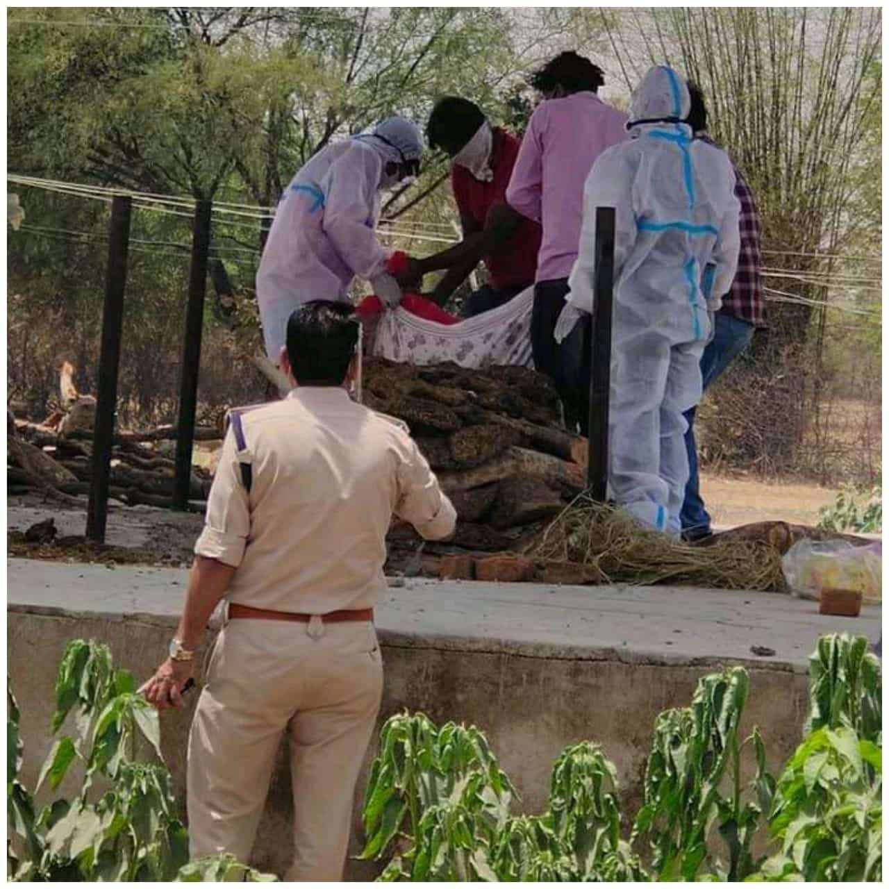कोरोना में मर गई समाज की संवेदनाएं, प्रशासन ने कराया महिला का अंतिम संस्कार