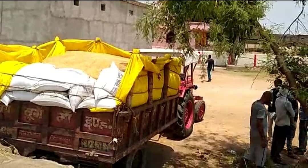 कोरोना में गरीबों के लिए आये गेहूं की कालाबाजारी, प्रशासन ने मारा छापा
