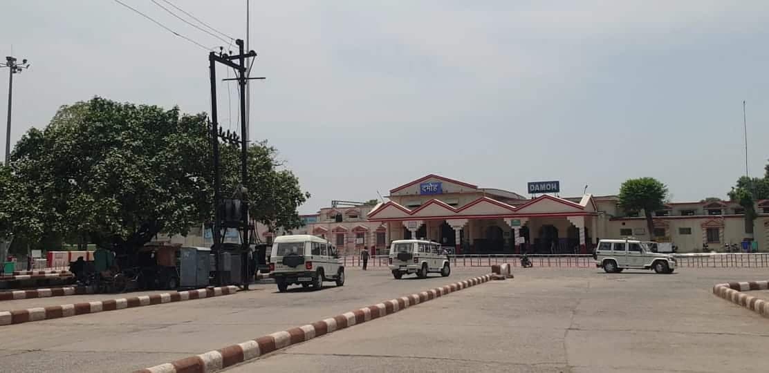 दमोह: अनलॉक के पहले जीरो पॉजिटिविटी दर लाने के प्रयास जारी, बेवजह निकलने वालों को भेजा जा रहा जेल