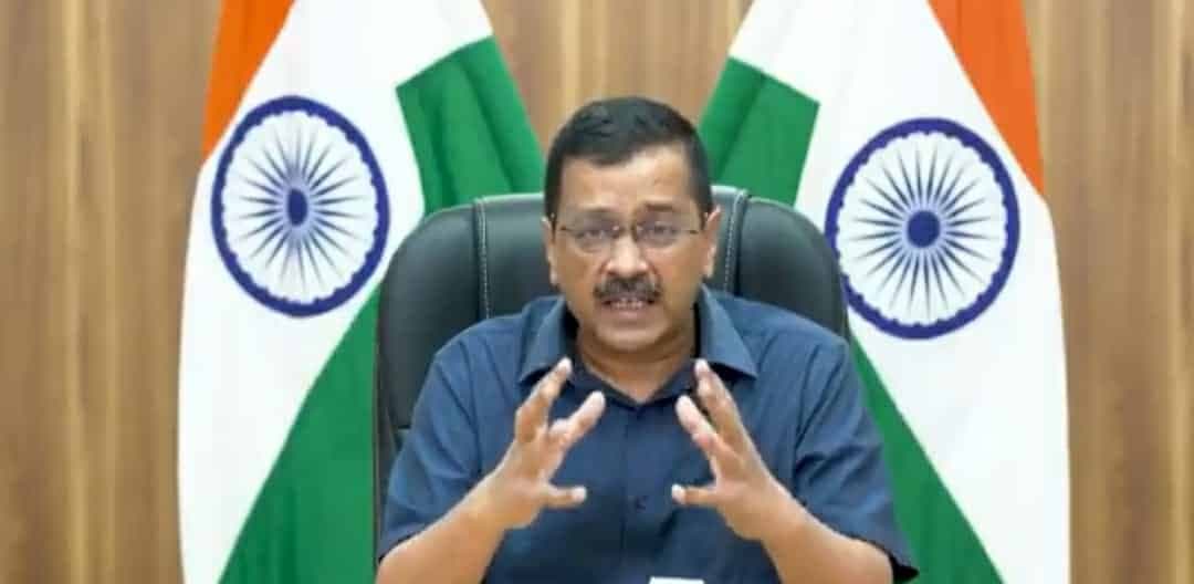 वैक्सीन की कमी पर भड़के केजरीवाल- यदि पाक युद्द करेगा तो राज्य अपने हथियार, टैंक खरीदेंगे?