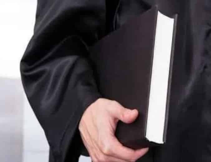 रतलाम : जिस समय चल रहा था 60 बेड ओपनिंग का कार्यक्रम, बिस्तर न मिलने से वकील ने सड़क पर ही तोड़ दिया दम