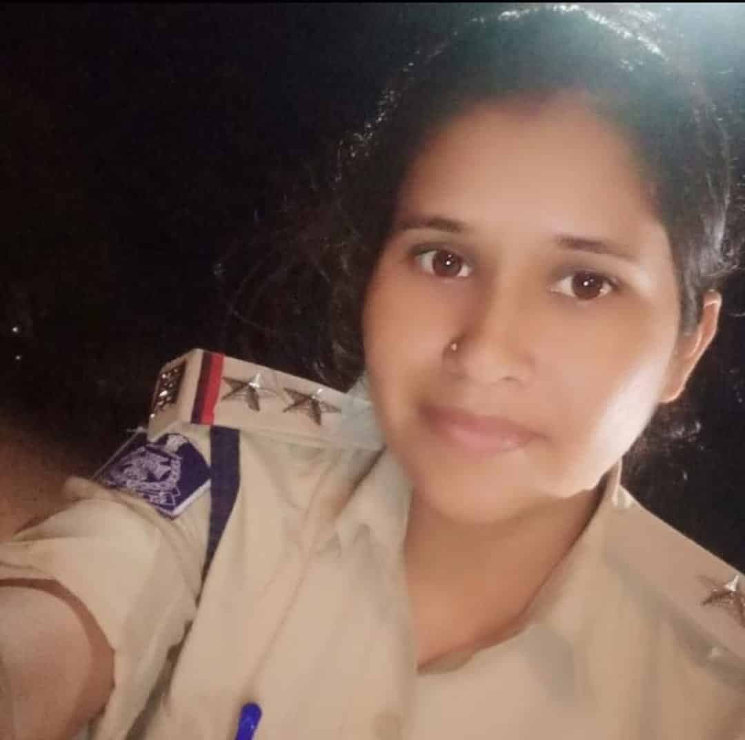 खरगोन : पुलिस की ड्यूटी के साथ एसआई रजनी निभा रही मां का फर्ज, आप भी करेंगे सल्यूट