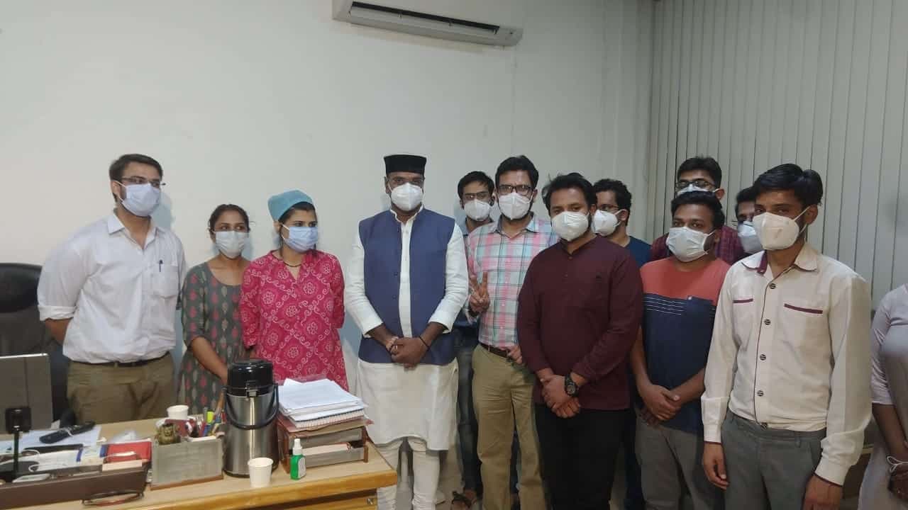 सारंग से मुलाकात के बाद जूनियर डॉक्टर्स ने ली हड़ताल वापस