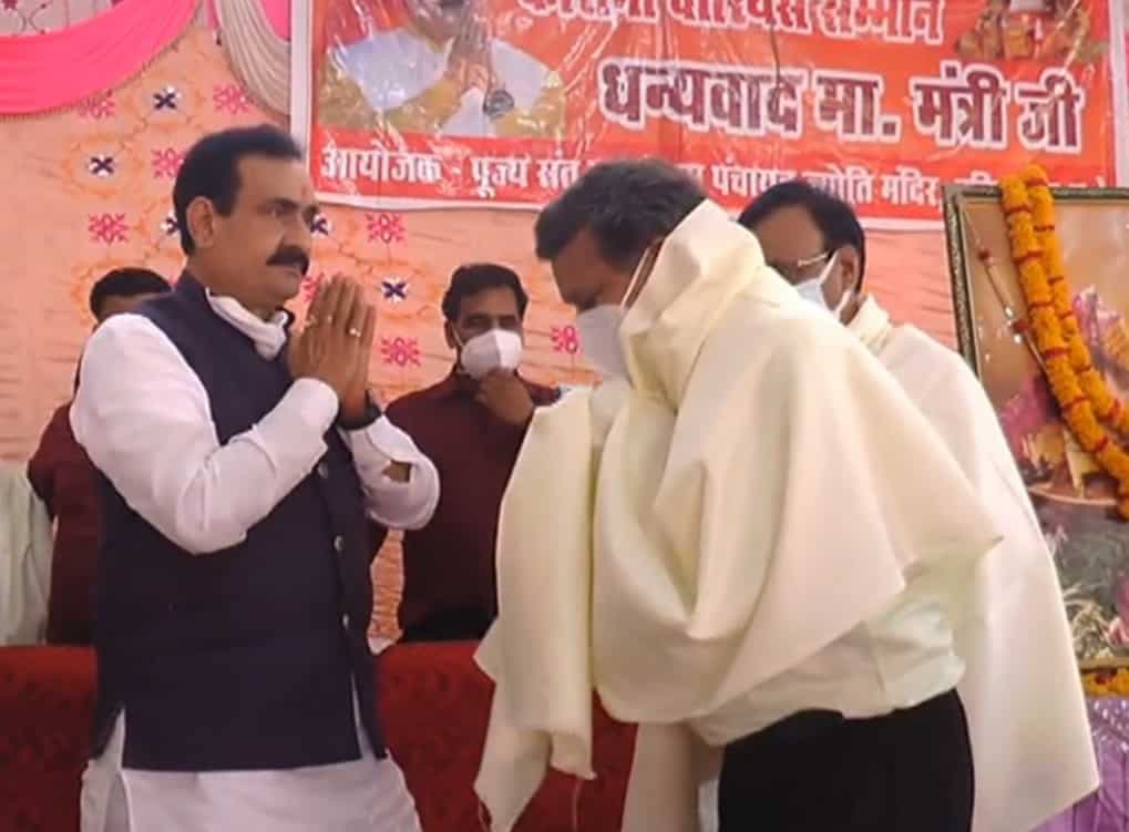 दतिया : गृह मंत्री डॉ. नरोत्तम मिश्रा ने कोरोना वारियर्स का किया सम्मान