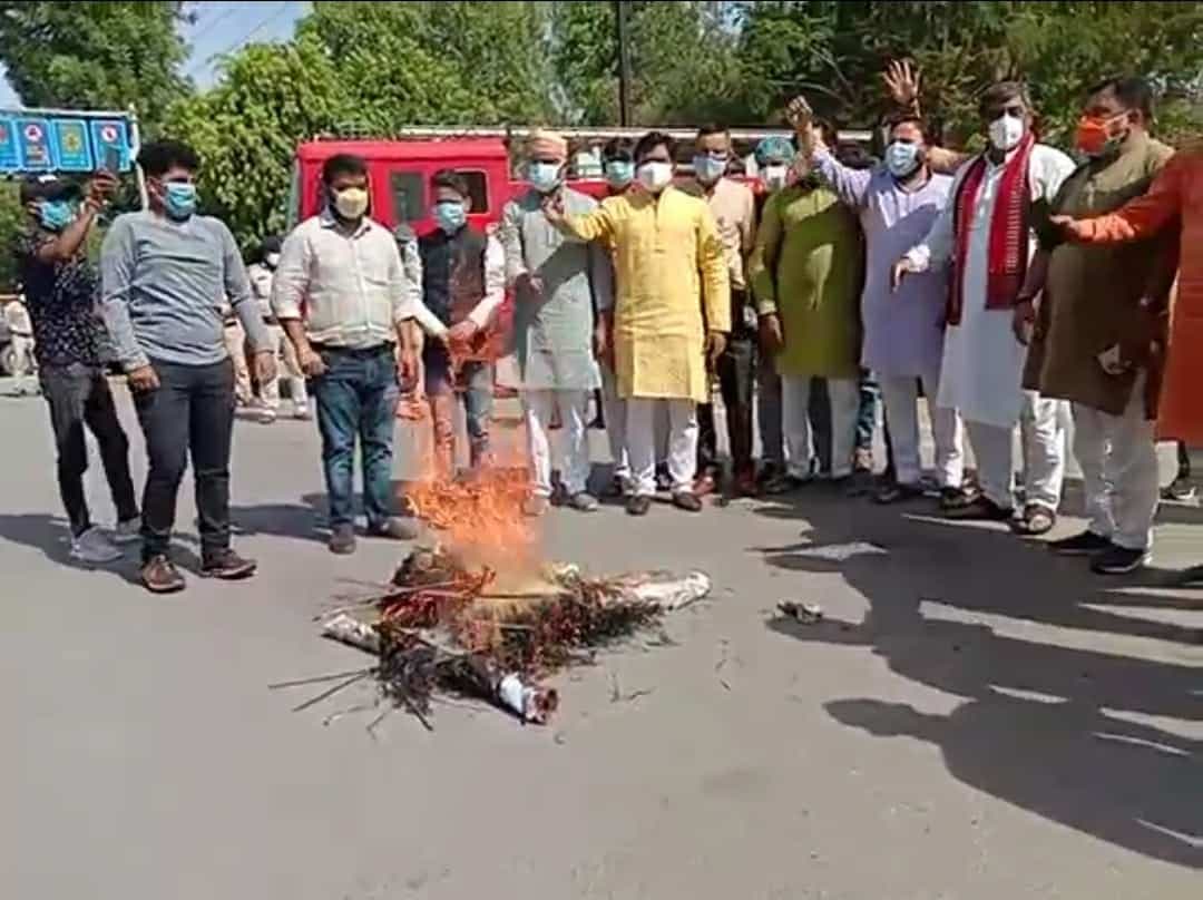 पुतला दहन को लेकर सड़क पर सियासत, भाजपा कांग्रेस आमने सामने