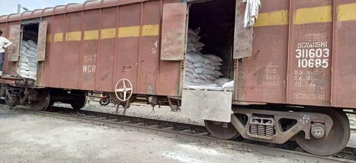 15 वर्षों में पहली बार शुरू हुई बुरहानपुर रेलवे स्टेशन से शक्कर की लोडिंग, अन्य उपज के लिए राह हुई आसान