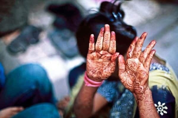 नाबालिक की जबरदस्ती कर रहे थे शादी, घर छोड़कर भागी, खजुराहो में पुलिस ने पकड़ा, भागने की बताई यह वजह