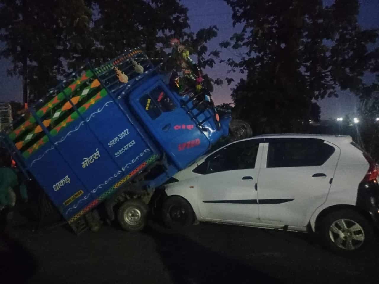 Indore : लोडिंग रिक्शा ने कार को मारी टक्कर, दर्दनाक सड़क हादसे में 6 माह की मासूम की हुई मौत