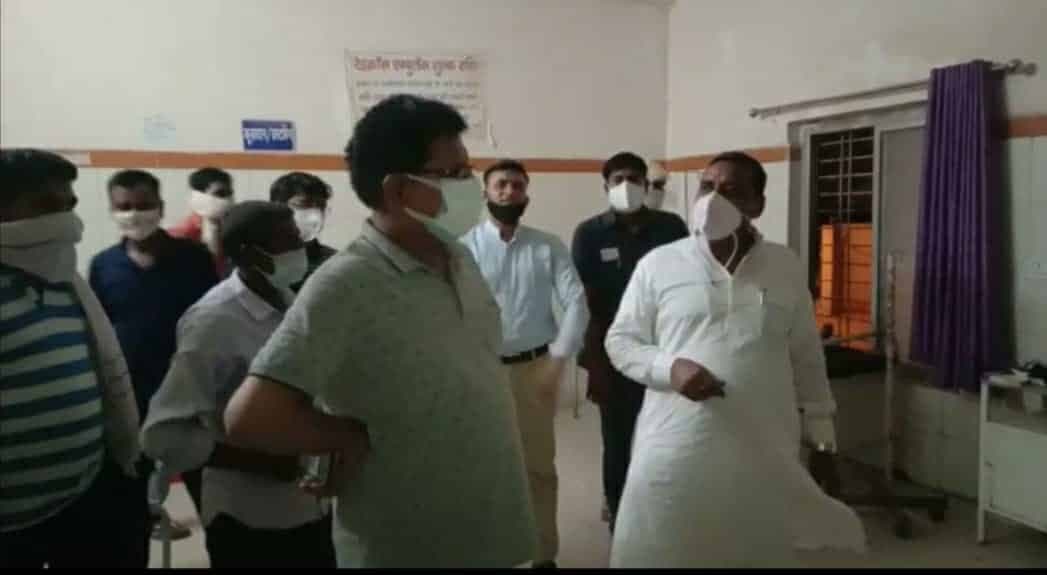 डबरा सिविल अस्पताल में फैली अव्यवस्थाएं देख भड़के विधायक, दिए निर्देश