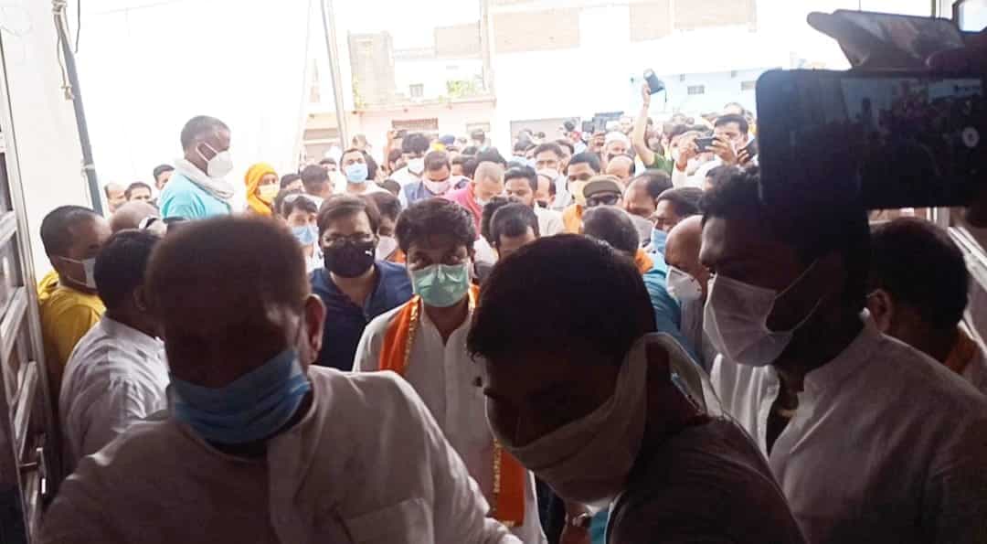 पूर्व विधायक के घर ज्योतिरादित्य सिंधिया ने तल्ख लहजे किसे दी सीख, देखें वीडियो