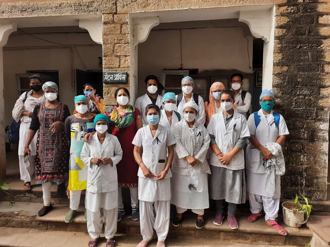अब प्रदेश की नर्सेस आक्रोशित, काली पट्टी बांधकर शुरू किया आंदोलन