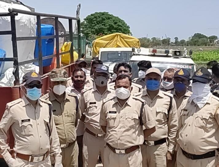 डबरा: शराब बनाने की फ़ैक्टरी पर पुलिस की दबिश, एक आरोपी सहित 16 लाख की शराब बरामद
