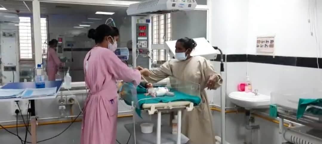 छतरपुर- जिला अस्पताल के शौचालय में बच्ची को जन्म देकर महिला नदारद