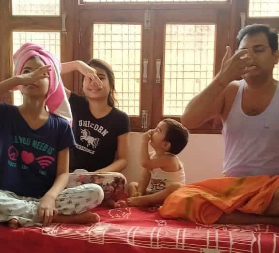 यहाँ हर रोज वनखंडेश्वर मंदिर पर महाराज के सानिध्य में किया जाता है योग