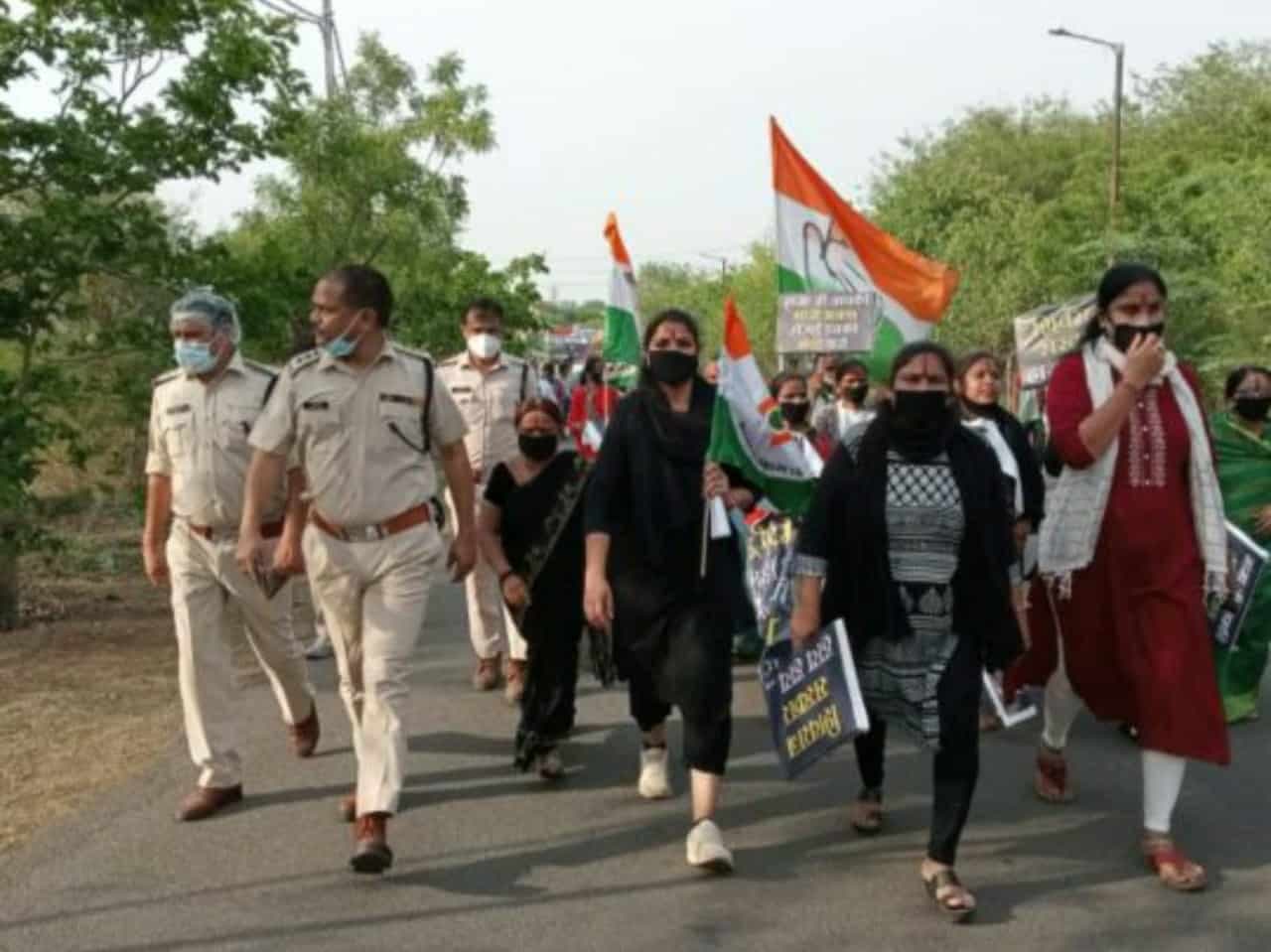 कांग्रेस को प्रधानमंत्री और मुख्यमंत्री के खिलाफ प्रदर्शन करना पड़ा भारी, FIR दर्ज