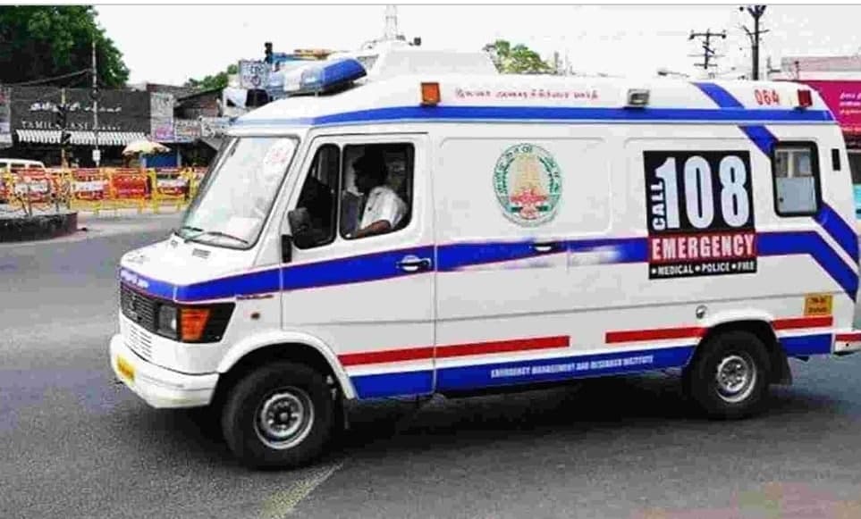 एंबुलेंस में गूंजी किलकारी, महिला ने एंबुलेंस में दिया बच्ची को जन्म