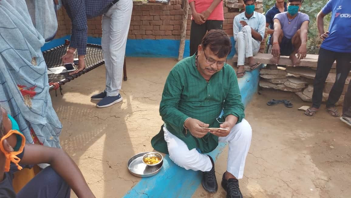 सबसे अलग मंत्री जी, जनता से जानी हकीकत, अधिकारियों को निर्देश, गरीब के घर किया भोजन