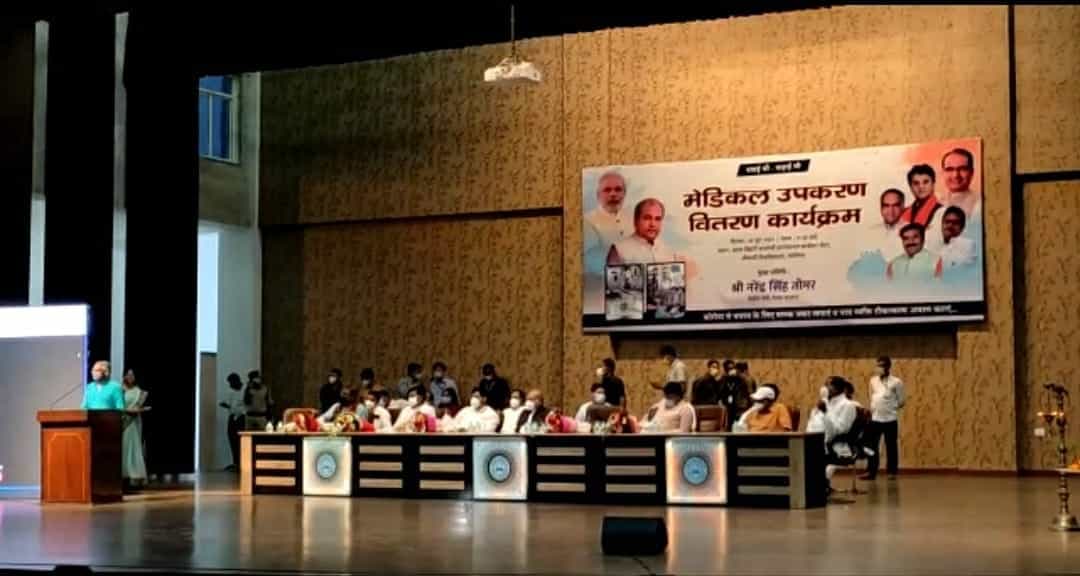 केंद्रीय मंत्री ने सौंपे लाखों के मेडिकल उपकरण, ऑक्सीजन प्लांट का शुभारंभ, कांग्रेस पर साधा निशाना