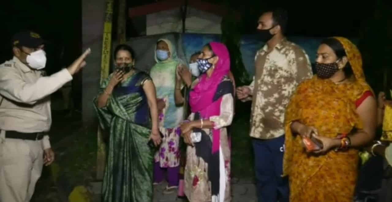 Indore: जनता कर्फ्यू के उल्लंघन में बंद परिजनों को छुड़वाने जेल के बाहर मचा हंगामा