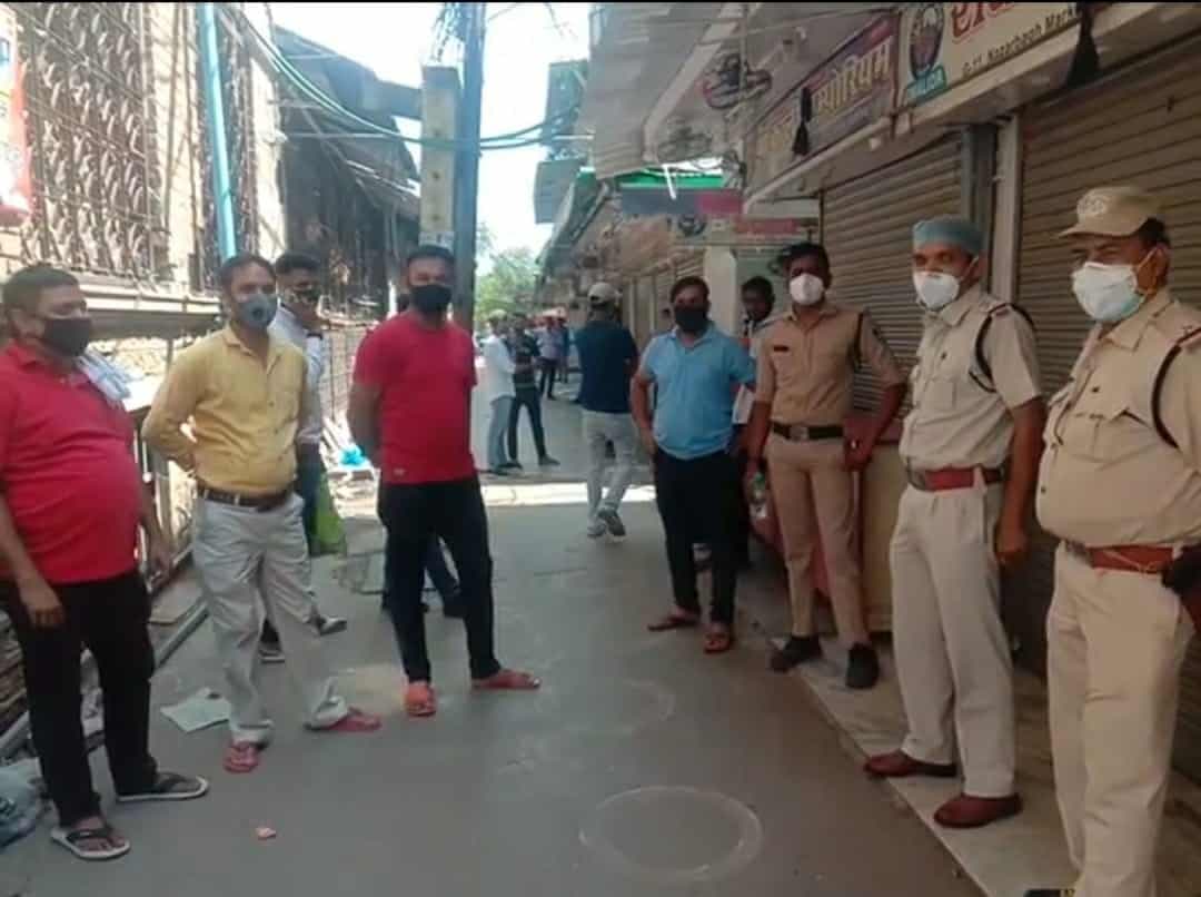 अनलॉक का तीसरा दिन: नियम तोड़ती दो मार्केट प्रशासन ने कराई बंद, तीन दुकानों पर कार्रवाई