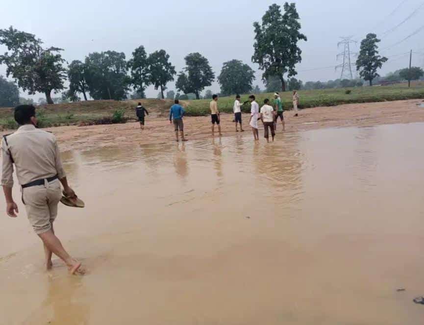 सिंगरौली- नदी के तेज बहाव में 4 लोग बहे, 2 की मौत एक ने तैरकर बचाई जान, बच्ची लापता