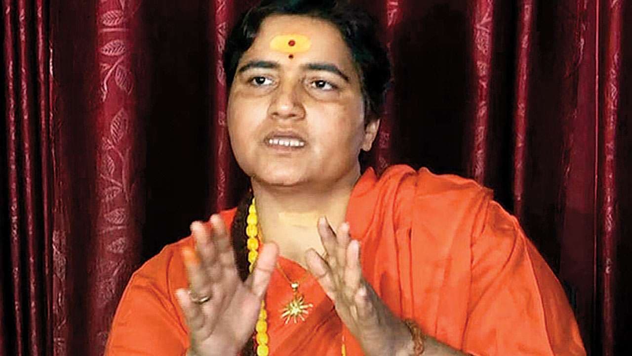 सांसद प्रज्ञा ठाकुर का कांग्रेस पर हमला, कहा- “माफी मांगें दिग्विजय सिंह”