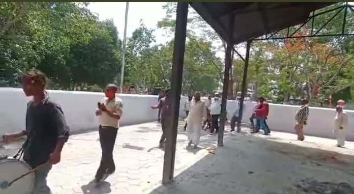 इंदौर में अंधविश्वास की हद ! अच्छी बारिश के लिए गधे से लगवाए शमशान के उल्टे परिक्रमा