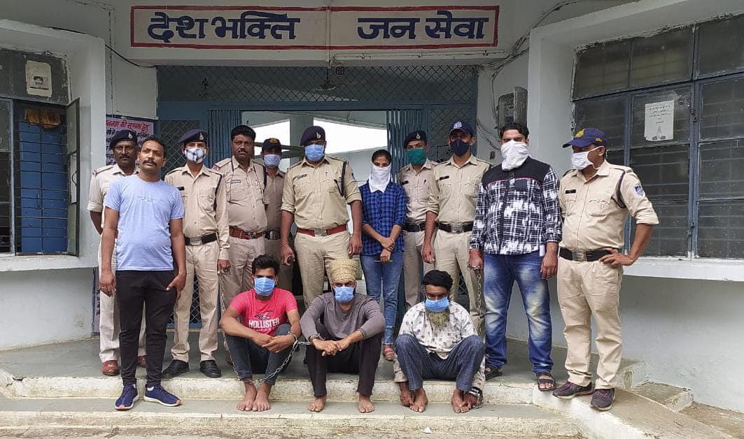 अवैध देशी पिस्टल की तस्करी करने वाले तीन आरोपी गिरफ्तार, कुल 15 नग देशी पिस्टल बरामद