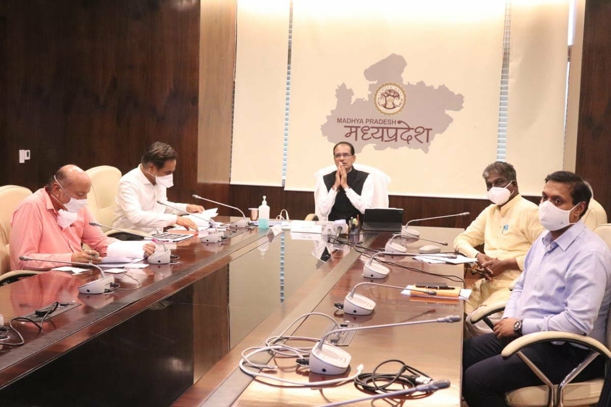 सीएम शिवराज ने अनुकंपा नियुक्ति योजना के हितग्राहियों को वितरित किए नियुक्ति पत्र