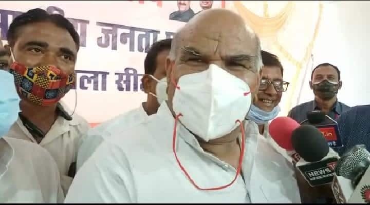 पूर्व राजस्व मंत्री करण सिंह वर्मा का बयान, कहा-दिग्विजय सिंह बढ़िया है मगर आदतें खराब है!