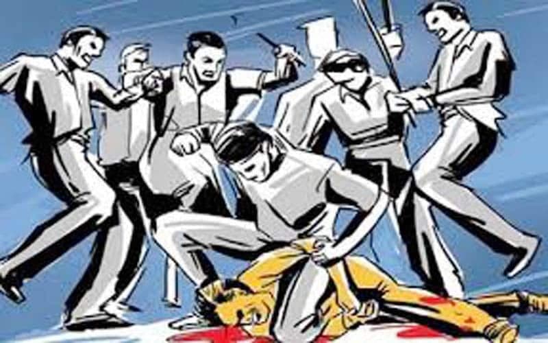 MP में बीजेपी विधायक के भाई की गुंडागर्दी, युवक को पीटा, सिर पर फोड़ी शराब की बोतल